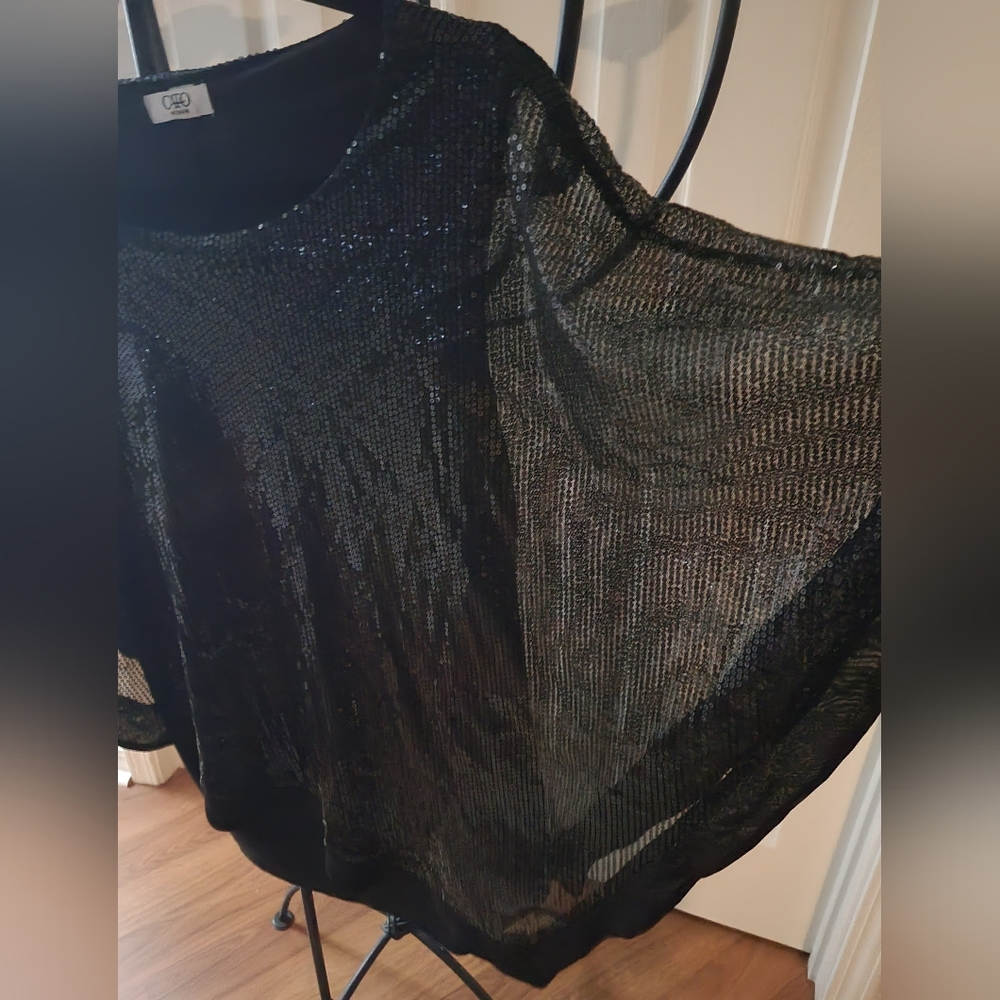 14/16W women's blouse black in color